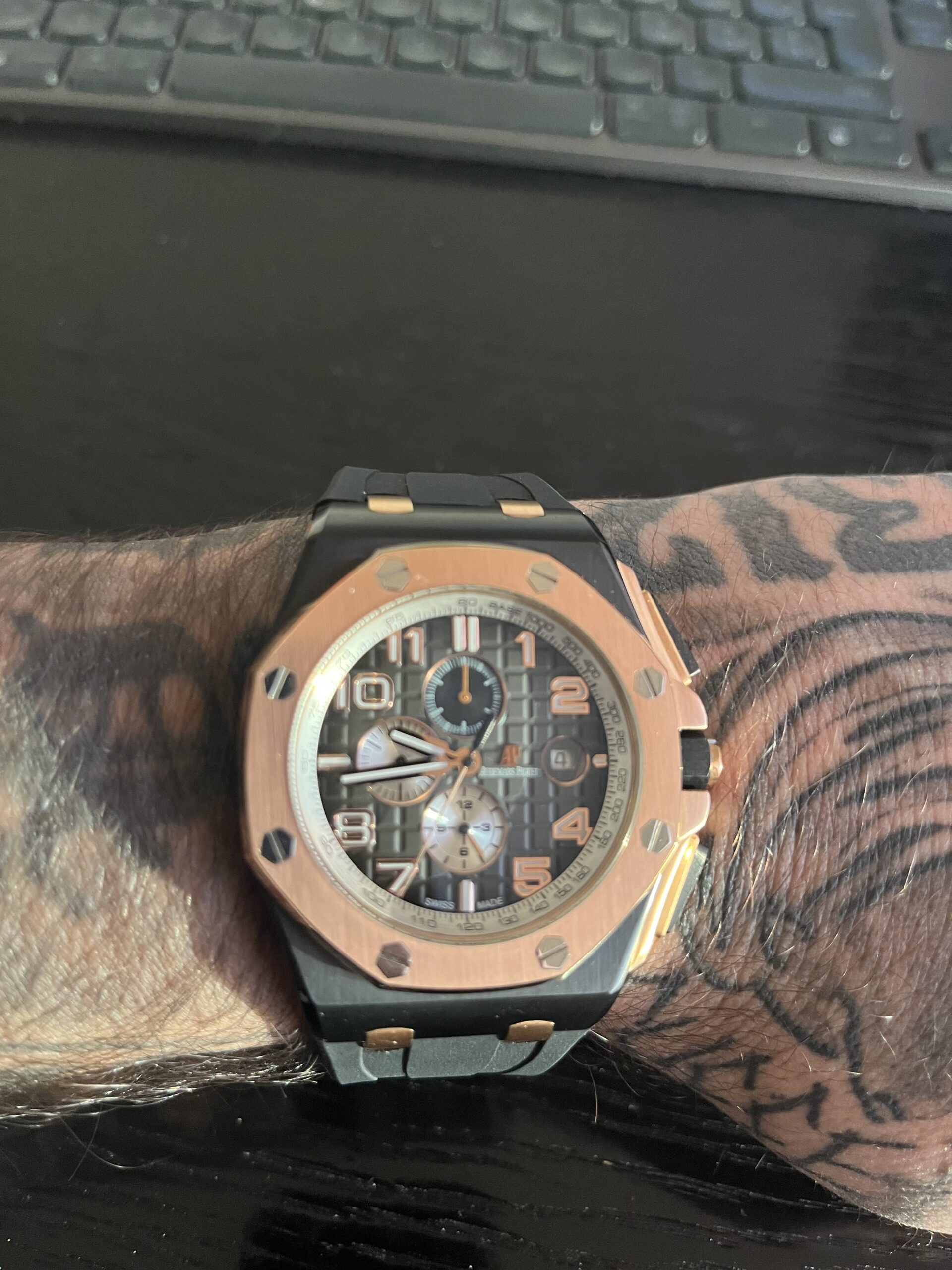 Haga clic para ver la pantalla completa Audemars Piguet Royal Oak Offshore Cronógrafo</br> <span style="color: #808080; font-size: 90%;">44 mm, Gris</span></br> <span style="color: #808080; font-size: 90%;">Ref. 26405NR-OO-A002CA-01</span> revisión fotográfica